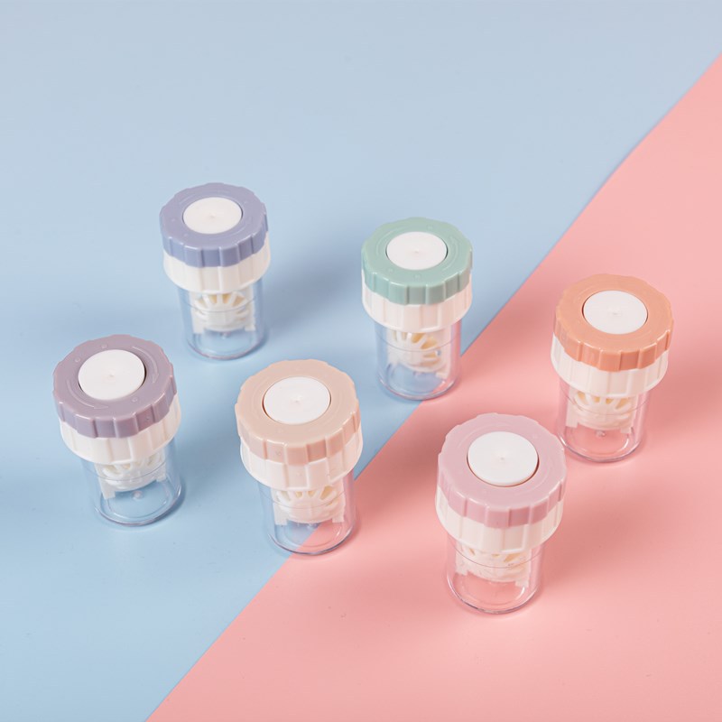 Manual contact lens cleaner